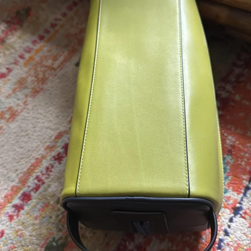 💚💙🐎🧳Coach Neon Yellow and dark blue travel bag - Picture 6 of 7